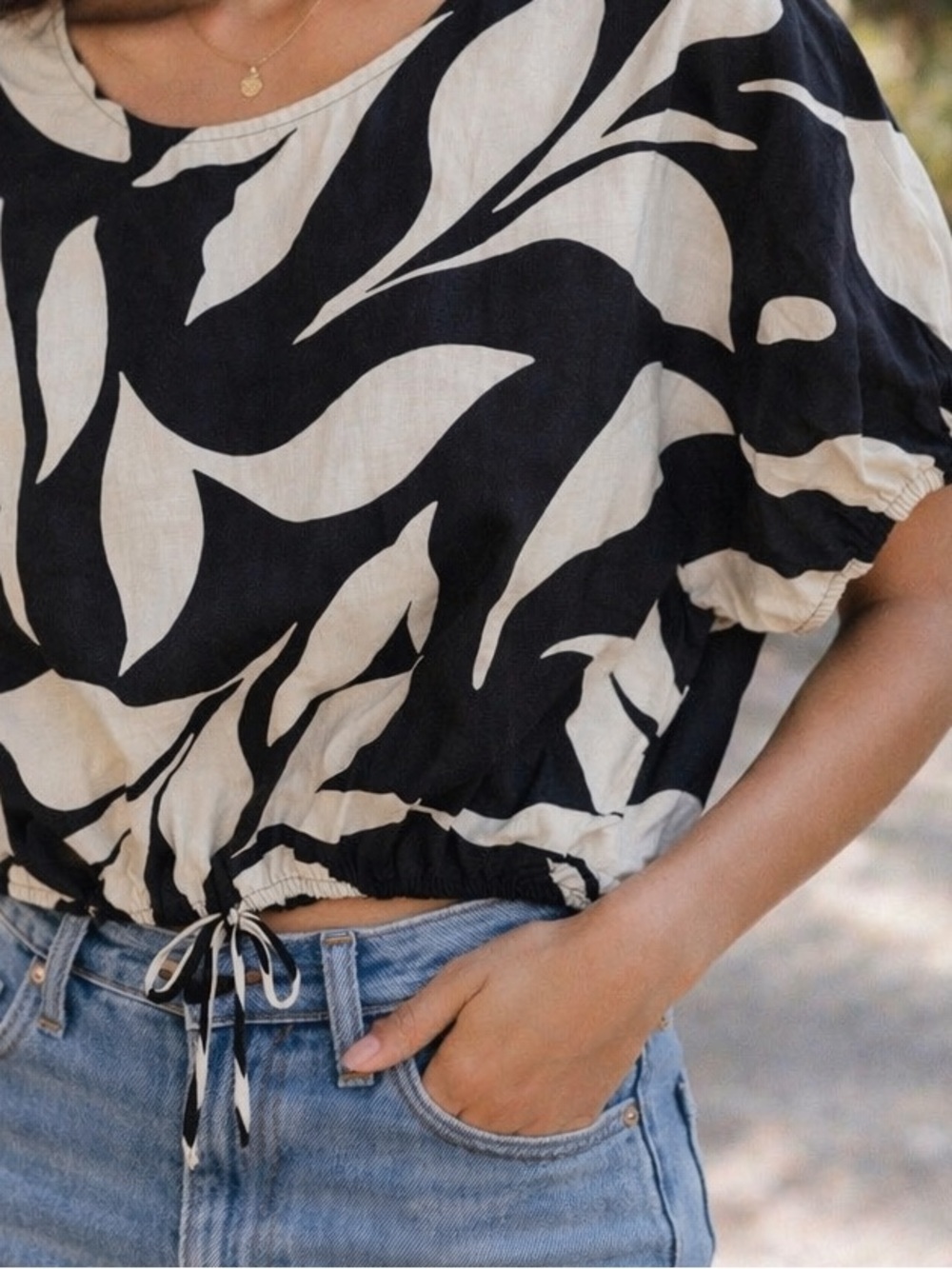 Tahari NWT Black White Floral Crop Blouse Drawstring Hem Cotton Top Size SP - Picture 3 of 14
